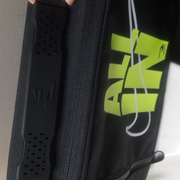 Largo Nike Signature Swoosh Logo All In Lunchbox - Picture 2 of 8